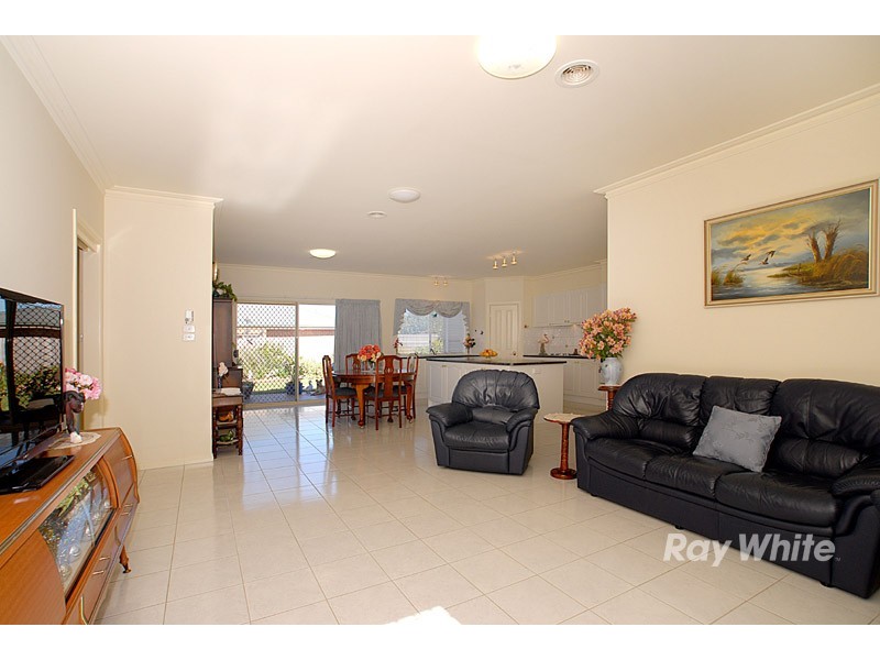 2 Moonbeam Close, Narre Warren South VIC 3805