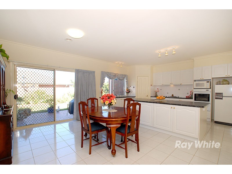 2 Moonbeam Close, Narre Warren South VIC 3805