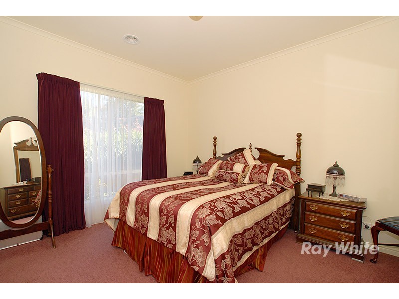 2 Moonbeam Close, Narre Warren South VIC 3805