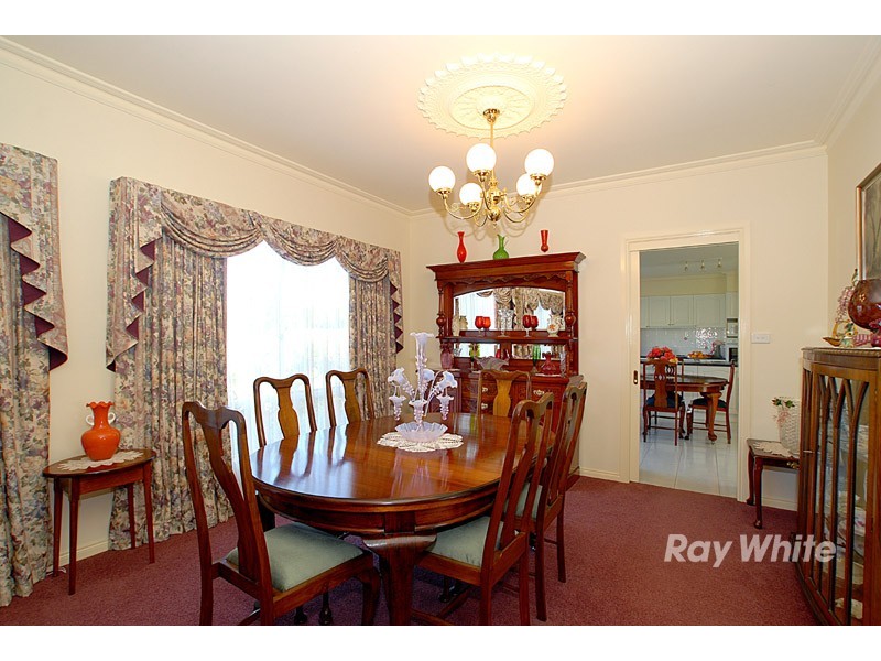 2 Moonbeam Close, Narre Warren South VIC 3805