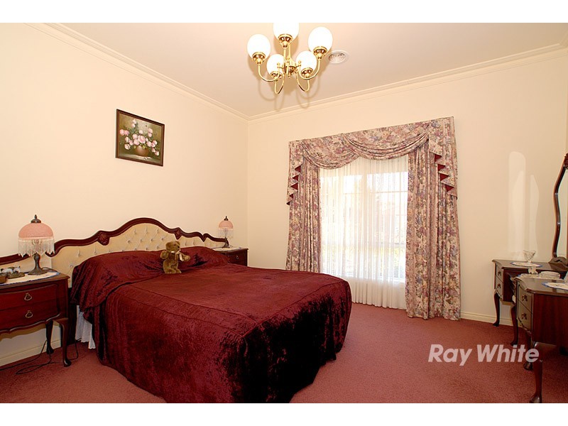2 Moonbeam Close, Narre Warren South VIC 3805