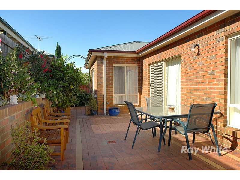 2 Moonbeam Close, Narre Warren South VIC 3805
