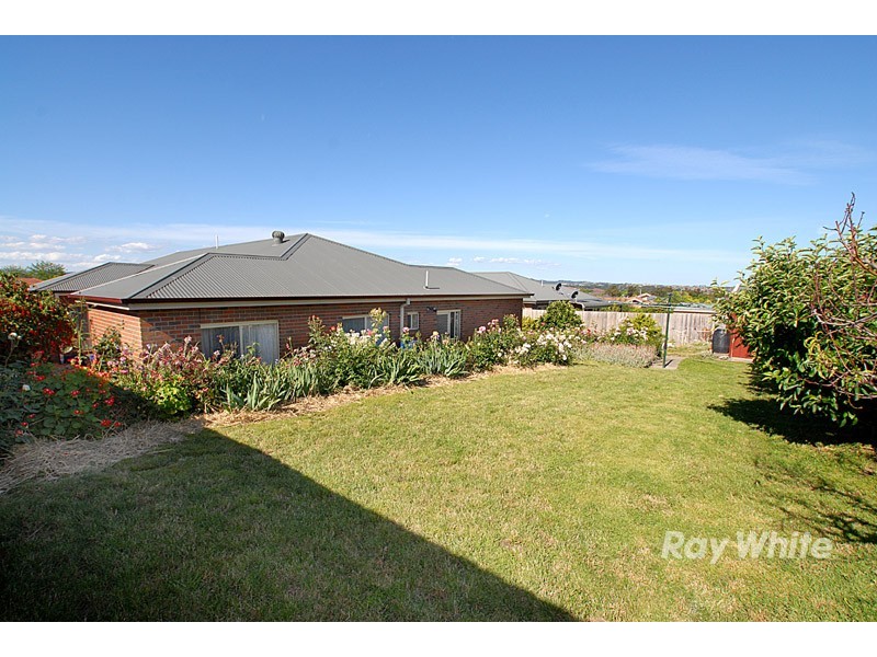 2 Moonbeam Close, Narre Warren South VIC 3805