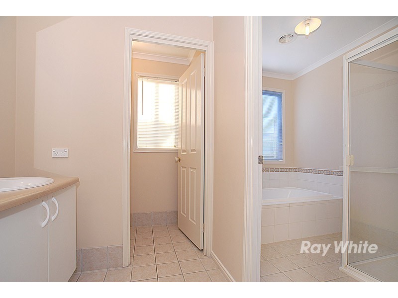 6 Earlwood Street, Narre Warren South VIC 3805