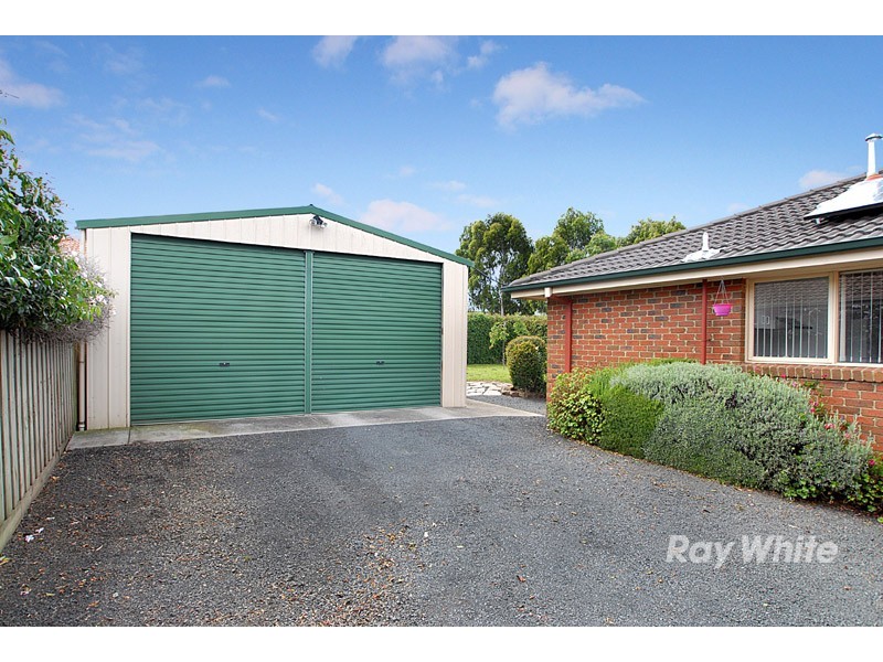 38 Bellevue Drive, Berwick VIC 3806
