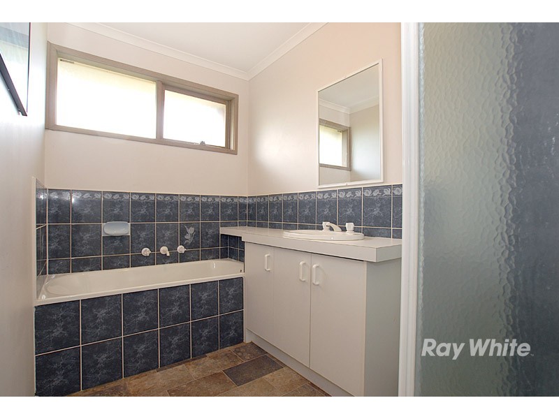 38 Bellevue Drive, Berwick VIC 3806