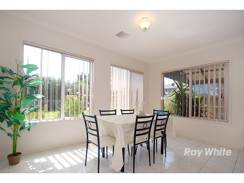 12 Chauncy Way, Lynbrook VIC 3975