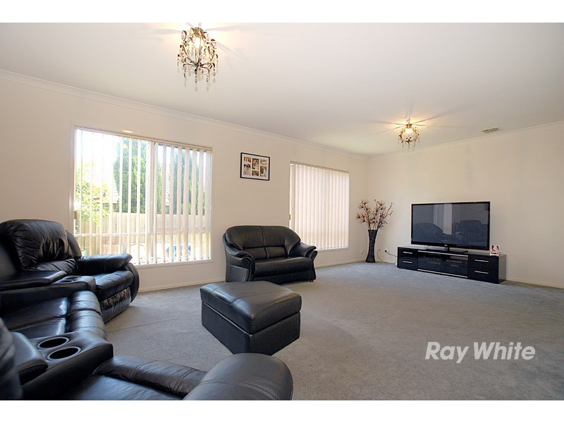 12 Chauncy Way, Lynbrook VIC 3975