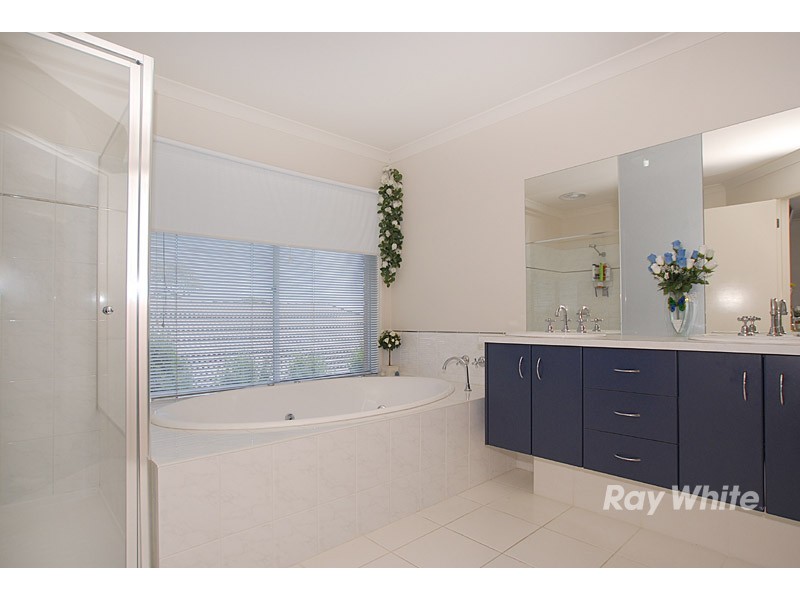 12 Chauncy Way, Lynbrook VIC 3975