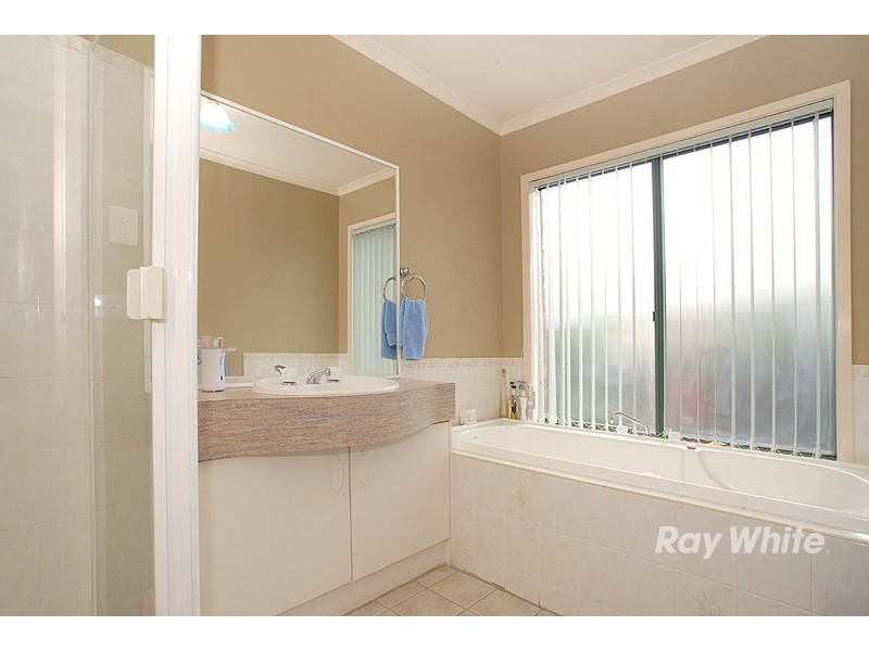 32 Lighthorse Crescent, Narre Warren South VIC 3805