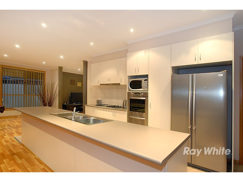2 Sage Place, Narre Warren VIC 3805