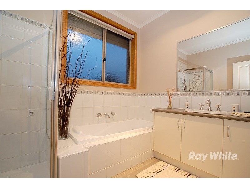 2 Sage Place, Narre Warren VIC 3805