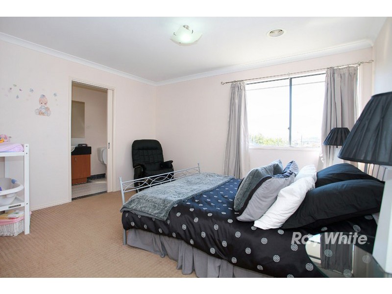 127 Robinswood Parade, Narre Warren South VIC 3805