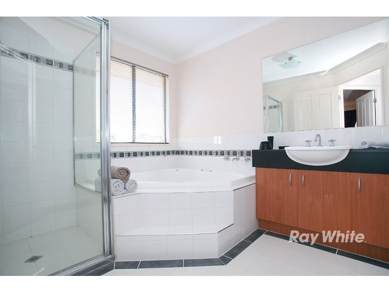 127 Robinswood Parade, Narre Warren South VIC 3805