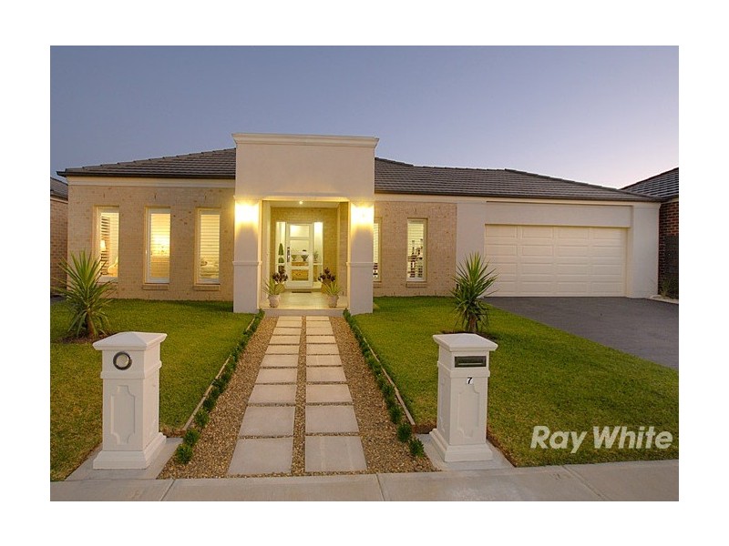 7 Discovery Avenue, Cranbourne North VIC 3977