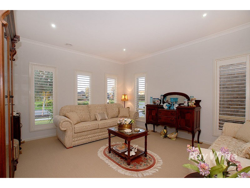 7 Discovery Avenue, Cranbourne North VIC 3977