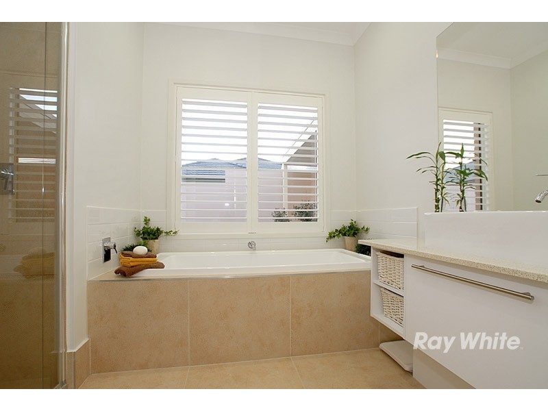 7 Discovery Avenue, Cranbourne North VIC 3977