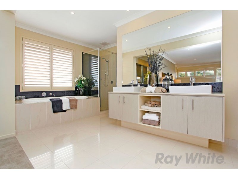 11 Kooyong Close, Officer VIC 3809