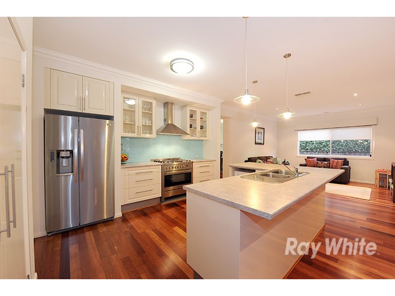 3 Lakewood Place, Berwick VIC 3806