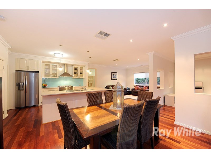 3 Lakewood Place, Berwick VIC 3806