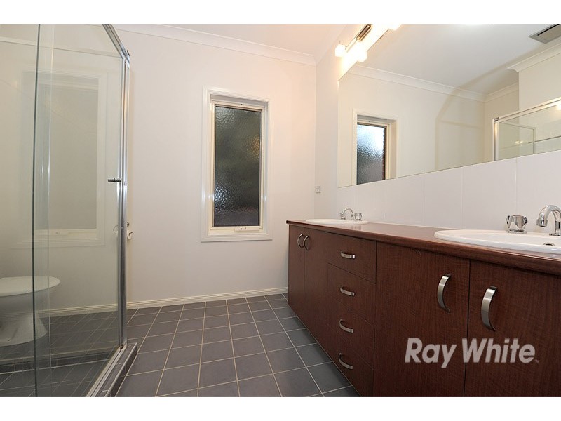 3 Lakewood Place, Berwick VIC 3806