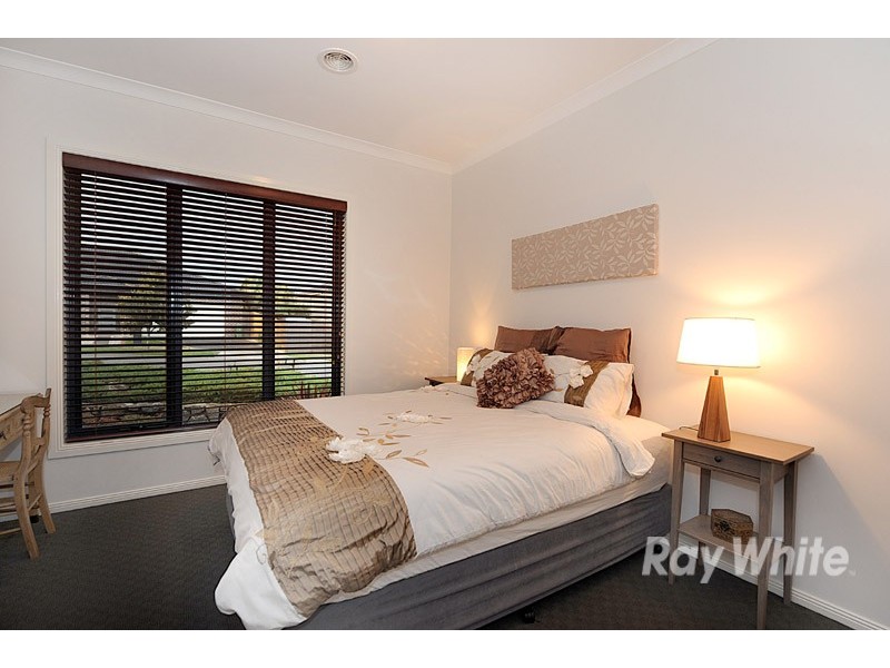 3 Lakewood Place, Berwick VIC 3806