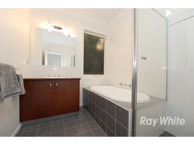 3 Lakewood Place, Berwick VIC 3806