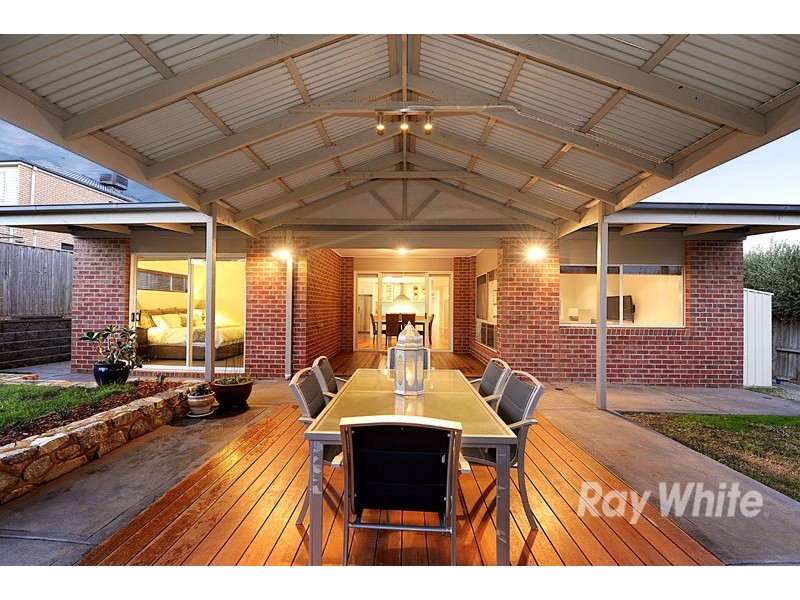 3 Lakewood Place, Berwick VIC 3806