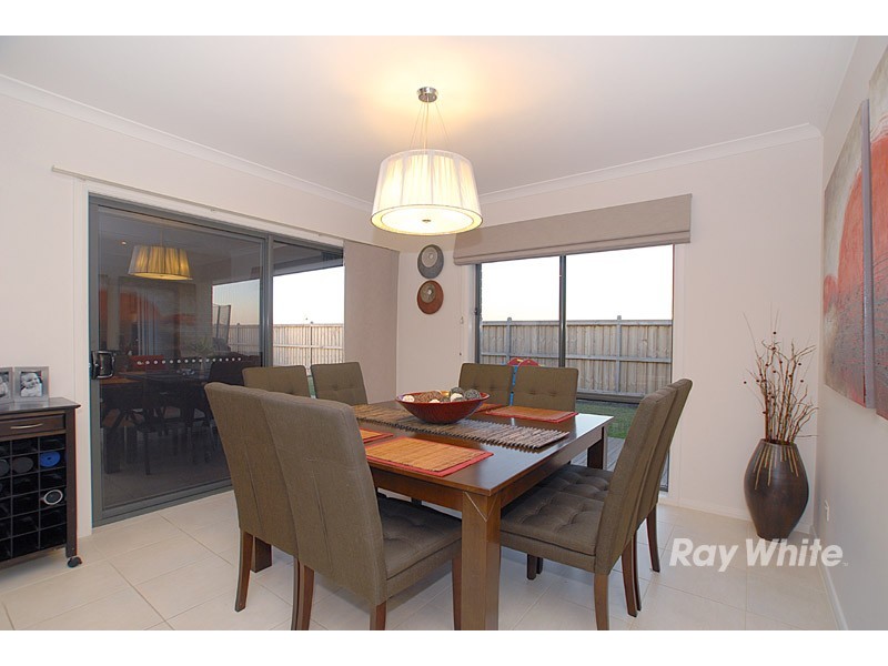 8 Howe Way, Cranbourne East VIC 3977