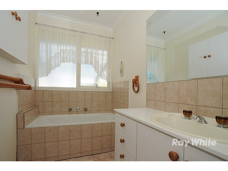 16 Bradley Terrace, Narre Warren VIC 3805