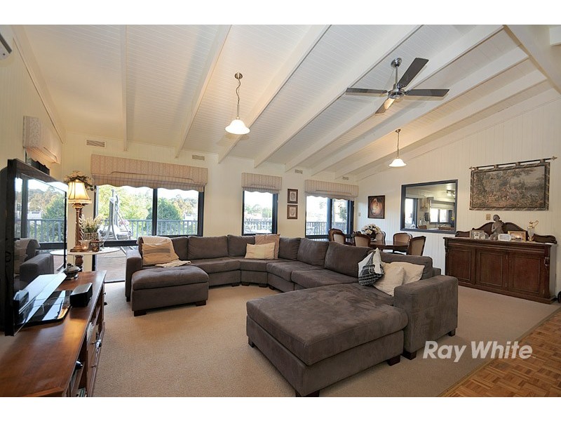 16 McNabb Street, Berwick VIC 3806