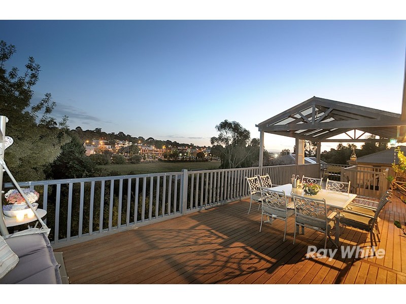 16 McNabb Street, Berwick VIC 3806