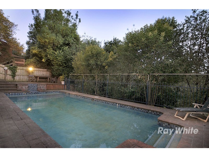 16 McNabb Street, Berwick VIC 3806