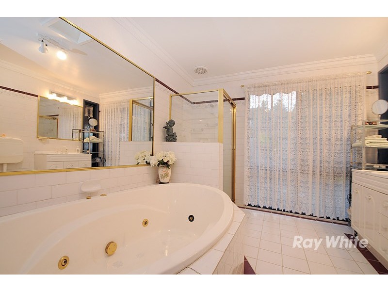 16 McNabb Street, Berwick VIC 3806