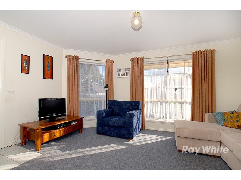 2/61 Strathavan Drive, Berwick VIC 3806