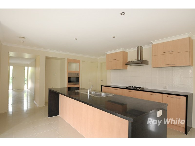 4 Honeyeater Grove, Narre Warren VIC 3805