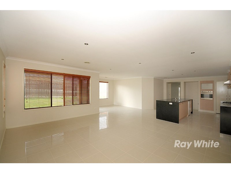 4 Honeyeater Grove, Narre Warren VIC 3805