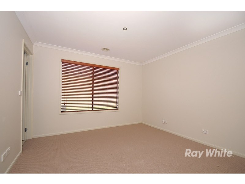 4 Honeyeater Grove, Narre Warren VIC 3805