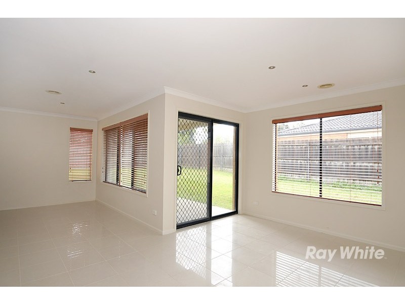 4 Honeyeater Grove, Narre Warren VIC 3805