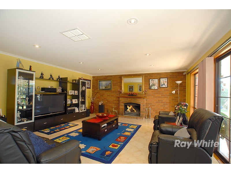 2 Huckson Rise, Dandenong North VIC 3175