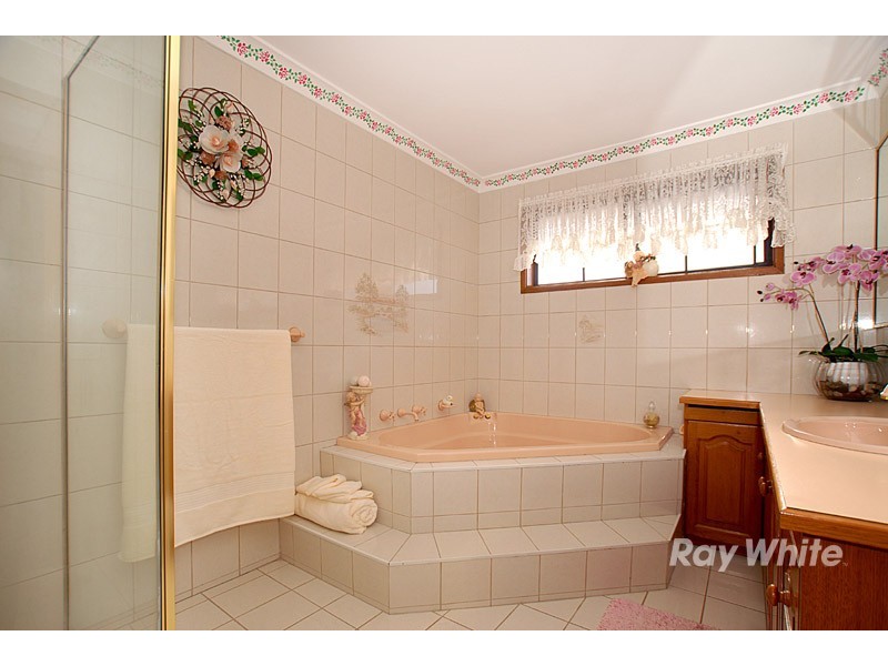 2 Huckson Rise, Dandenong North VIC 3175