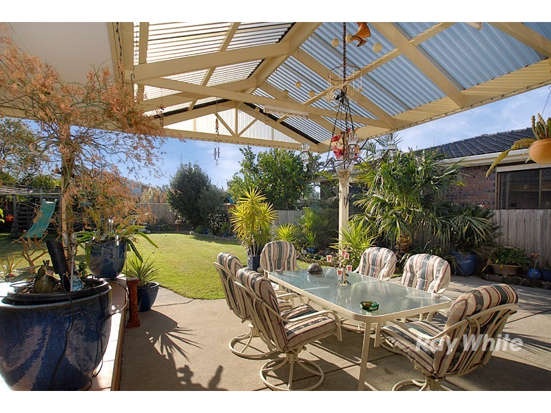 2 Huckson Rise, Dandenong North VIC 3175