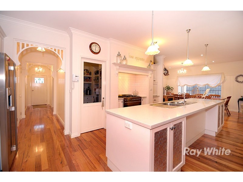 9 McNair Court, Berwick VIC 3806