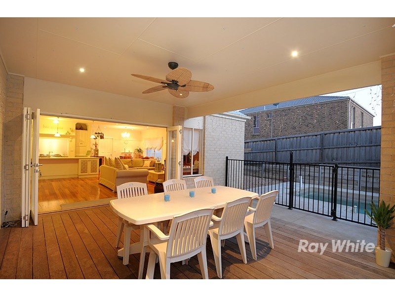 9 McNair Court, Berwick VIC 3806