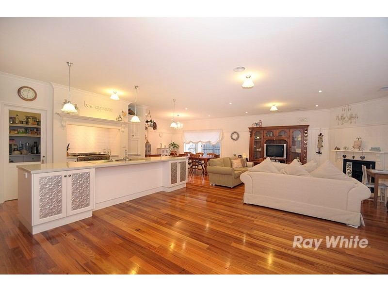 9 McNair Court, Berwick VIC 3806