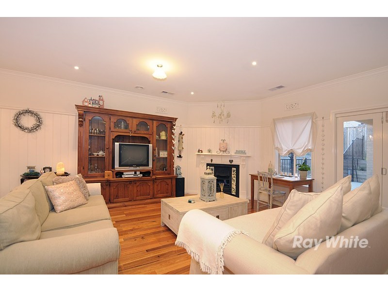 9 McNair Court, Berwick VIC 3806