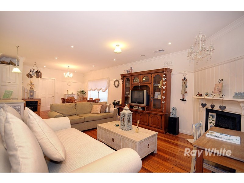 9 McNair Court, Berwick VIC 3806