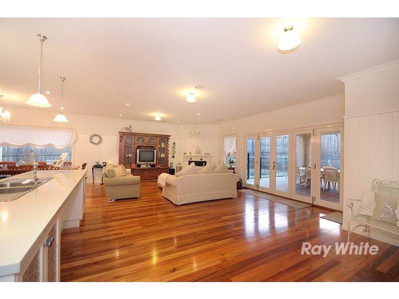 9 McNair Court, Berwick VIC 3806