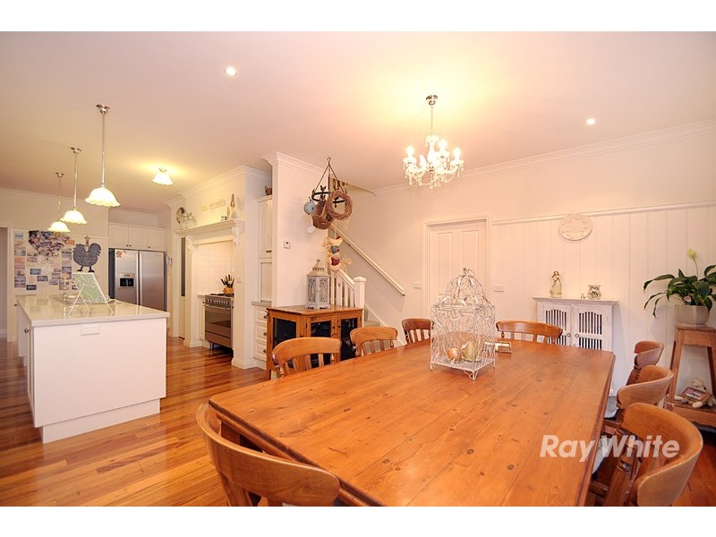 9 McNair Court, Berwick VIC 3806