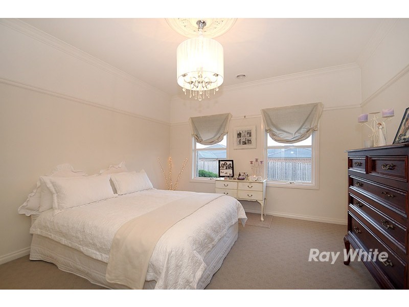 9 McNair Court, Berwick VIC 3806